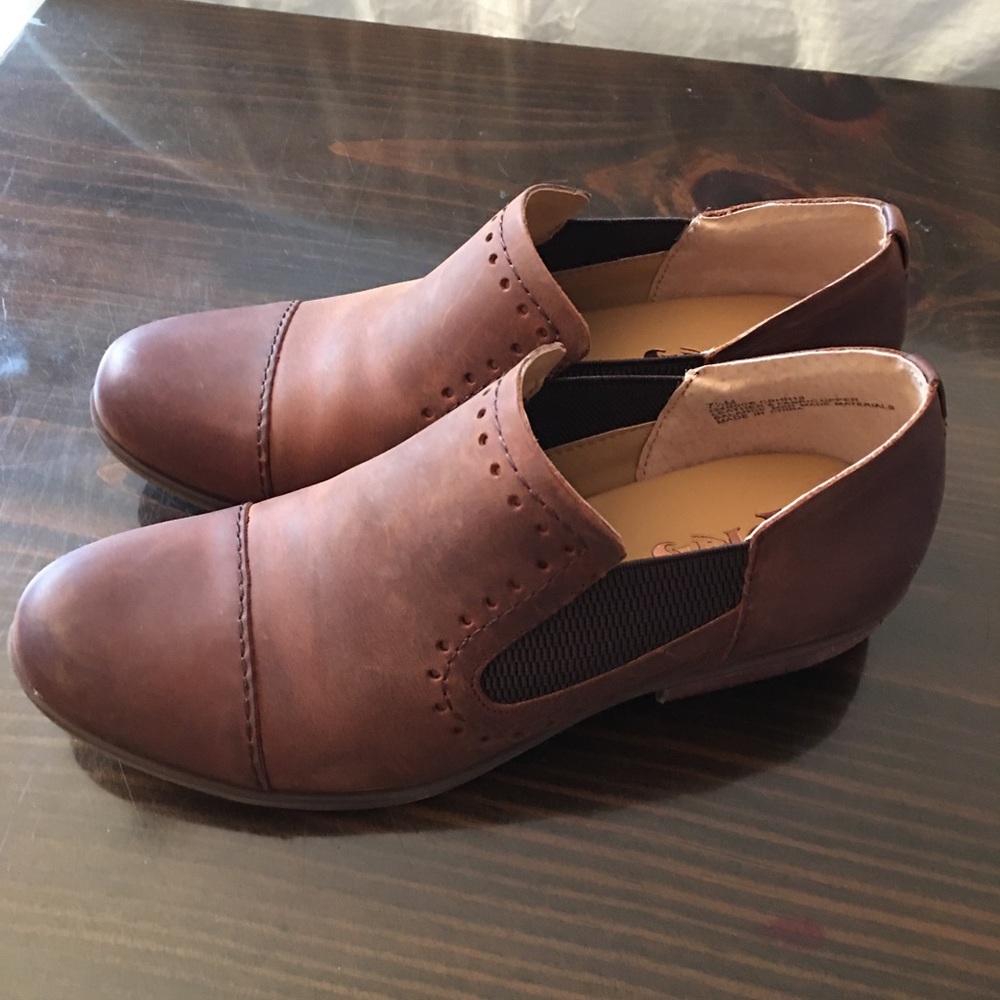 NEW KORKS Brown Leather Bootie Shoes Slip On 7.5 M
